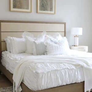 Beddy’s Charlotte Zippered Bedding - Twin Size. excellent condition.